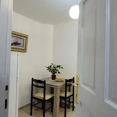 Daire After U.s. Embassy In Tiran